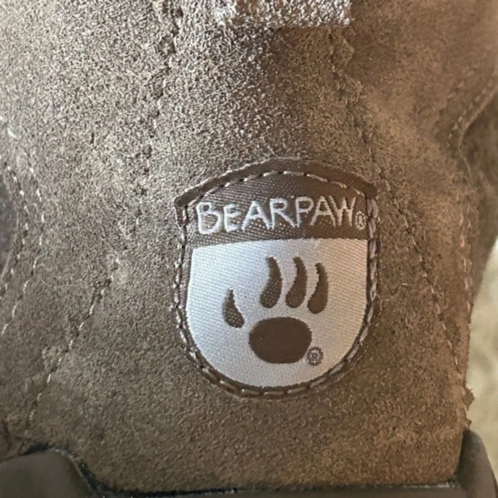BearPaw Tan Winter Boots with Cream‎ Lining